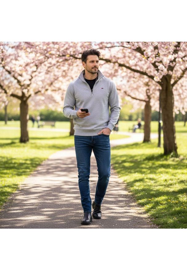 Wygodna Bluza Bawełniana - Pako Jeans - z Kołnierzykiem Polo, Popielata. Typ kołnierza: polo. Kolor: szary. Materiał: bawełna, wiskoza. Styl: klasyczny