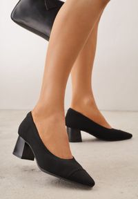 Born2be - Czarne Czółenka VICES ze Sportowej Tkaniny na Słupku Waesbella. Nosek buta: otwarty. Kolor: czarny. Materiał: tkanina. Obcas: na słupku. Styl: sportowy. Wysokość obcasa: średni #1