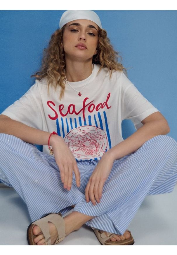 Sinsay - Pleciona bransoletka z zawieszką w kształcie serca - czerwony. Kolor: czerwony