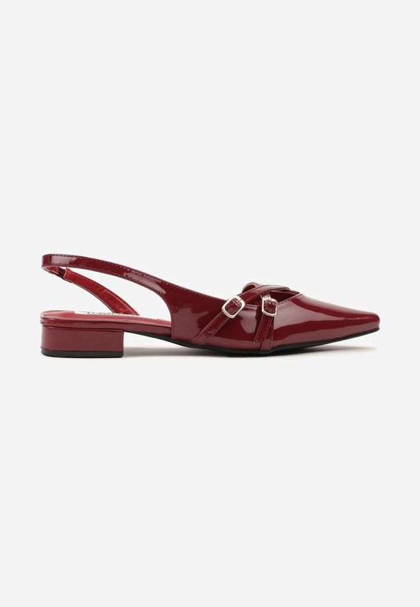 Renee - Bordowo-Czerwone Sandały Slingback z Ozdobnymi Paskami ze Sprzączkami Teniora. Okazja: na co dzień, na spotkanie biznesowe. Zapięcie: pasek. Kolor: czerwony. Styl: biznesowy, klasyczny, casual