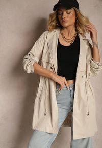 Renee - Beżowa Kurtka w Stylu Parki z Troczkiem w Talii i Wywiniętym Kołnierzykiem Vetaipa. Okazja: na co dzień, na spotkanie biznesowe, do pracy. Kolor: beżowy. Materiał: jeans. Styl: biznesowy, klasyczny, elegancki, casual #5