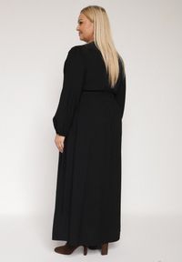 Born2be - Czarna Rozkloszowana Sukienka z Marszczeniem i Gumką w Pasie Fedorna. Okazja: na co dzień. Kolekcja: plus size. Kolor: czarny. Typ sukienki: dla puszystych. Styl: casual, elegancki #6