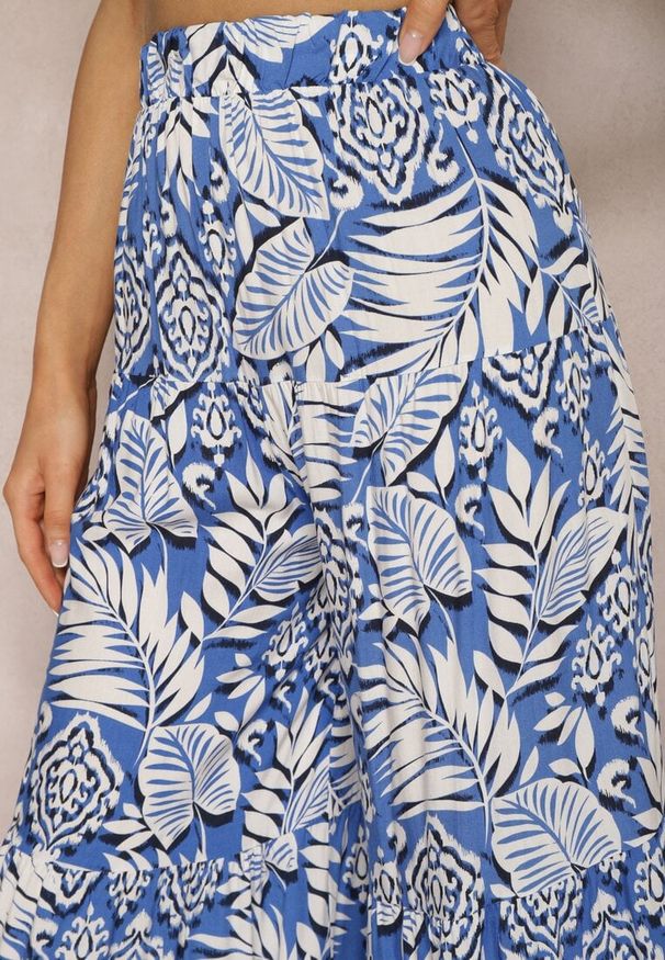 Renee - Niebieskie Szerokie Spodnie z Wiskozy z Gumką w Talii i Falbanką Klavalia. Okazja: na co dzień. Stan: podwyższony. Kolor: niebieski. Materiał: wiskoza. Styl: casual
