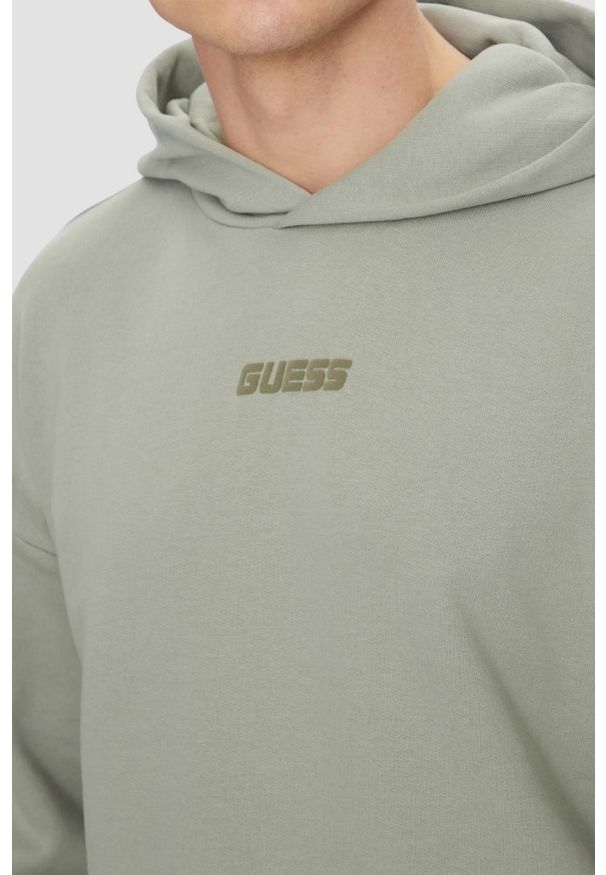 Guess - GUESS Zielona bluza męska Dalim Over z kapturem. Typ kołnierza: kaptur. Kolor: zielony