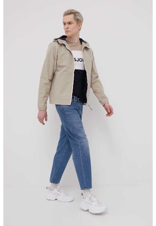 Jack & Jones kurtka męska kolor beżowy przejściowa. Kolor: beżowy. Materiał: poliester