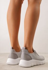 Born2be - Szare Dzianinowe Sneakersy na Grubej Podeszwie ze Żłobieniami Enolora. Okazja: na co dzień, na spacer. Kolor: szary. Materiał: dzianina. Szerokość cholewki: normalna. Sport: turystyka piesza, fitness #9