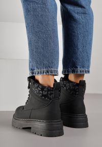 Renee - Czarne Trapery ze Wstawkami we Wzór Vetiara. Nosek buta: okrągły. Zapięcie: sznurówki. Kolor: czarny. Materiał: skóra, materiał. Sezon: zima. Obcas: na obcasie. Wysokość obcasa: niski #6