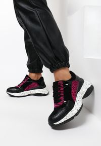 Born2be - Różowe Sneakersy Lilanya. Wysokość cholewki: przed kostkę. Nosek buta: okrągły. Kolor: czarny. Materiał: materiał, futro, skóra. Szerokość cholewki: normalna. Wzór: aplikacja. Obcas: na platformie #2