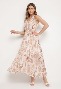 Born2be - Beżowa Kopertowa Sukienka z Wiskozą z Wiązanym Paskiem Nativire. Okazja: na co dzień. Typ kołnierza: dekolt w serek. Kolor: beżowy. Materiał: wiskoza. Typ sukienki: kopertowe. Styl: klasyczny, casual, elegancki #2