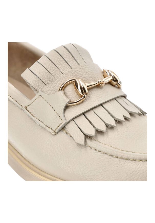 Beżowe Mokasyny Armodo Eleganckie Obuwie Damskie. Okazja: na spotkanie biznesowe, do pracy. Kolor: beżowy. Materiał: nubuk. Obcas: na obcasie. Styl: elegancki. Wysokość obcasa: średni