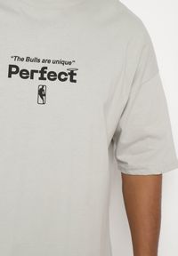 Born2be - Szara Bawełniana Koszulka T-shirt z Krótkim Rękawem Ozdobiony Nadrukami Citara. Kolor: szary. Materiał: bawełna. Długość rękawa: krótki rękaw. Długość: krótkie. Wzór: aplikacja, nadruk. Styl: klasyczny #3