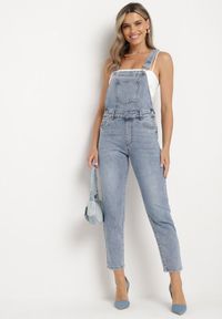 Born2be - Niebieskie Ogrodniczki Jeansy na Regulowanych Szelkach Zapinane na Guziki Aritias. Okazja: na co dzień. Kolor: niebieski. Materiał: jeans. Styl: casual, klasyczny, elegancki