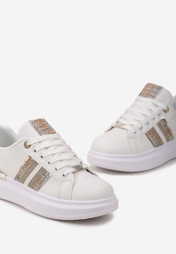 Born2be - Biało-Szampańskie Sneakersy na Platformie z Brokatowymi Wstawkami Railawa. Nosek buta: okrągły. Zapięcie: sznurówki. Kolor: biały. Materiał: materiał. Obcas: na platformie. Wysokość obcasa: niski