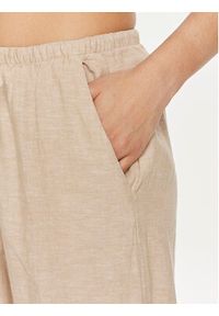 Gina Tricot Spodnie materiałowe 19770 Beżowy Regular Fit. Kolor: beżowy. Materiał: bawełna #4