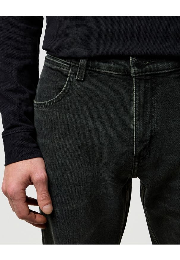 Wrangler - MESKIE SPODNIE JEANSOWE WRANGLER GREENSBORO ASH 112371376