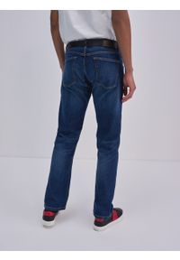 Big-Star - Spodnie jeans męskie granatowe Tommy 630. Okazja: do pracy, na spotkanie biznesowe, na co dzień. Kolor: niebieski. Styl: casual, sportowy, biznesowy