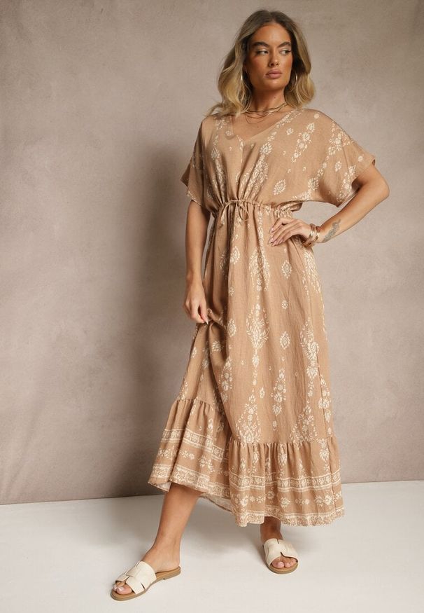 Renee - Ciemnobeżowa Rozkloszowana Sukienka z Falbanką w Print Boho z Wiskozą Tunova. Okazja: na co dzień. Typ kołnierza: dekolt w serek. Kolor: beżowy. Materiał: wiskoza. Długość rękawa: długi rękaw. Wzór: nadruk. Styl: boho