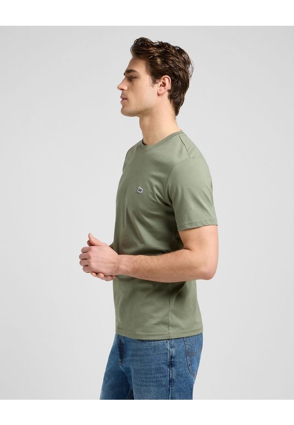 Lee - MESKA KOSZULKA LEE SS PATCH LOGO TEE OLIVE STONE 112370497