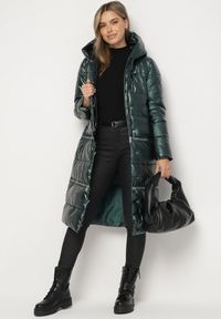 Born2be - Zielona Kurtka z Kapturem i Szerokim Pikowaniem o Regulowanej Długości Ansanna. Okazja: na co dzień. Typ kołnierza: kaptur. Kolor: zielony. Materiał: jeans. Styl: casual #4