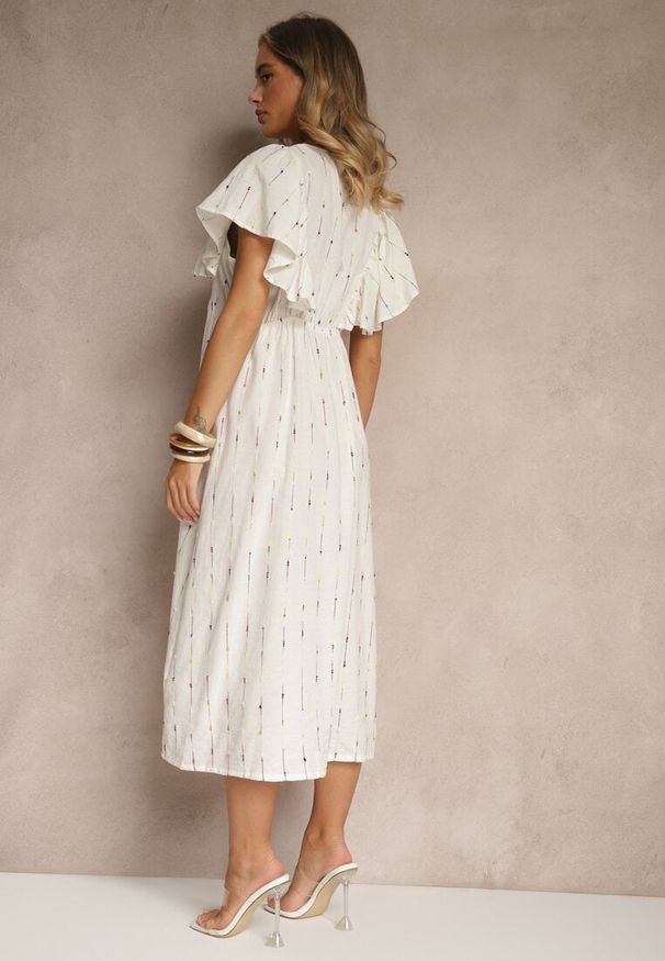 Renee - Biała Rozkloszowana Sukienka z Bawełny Zdobiona Falbanami Silonia. Typ kołnierza: dekolt w kształcie V. Kolor: biały. Materiał: bawełna. Wzór: aplikacja. Sezon: wiosna, lato. Styl: elegancki