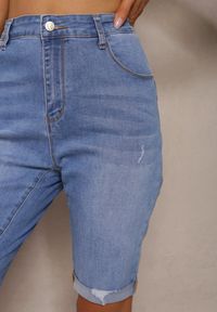 Renee - Niebieskie Szorty Jeansowe Przylegające o Długości do Kolan Namsina. Kolor: niebieski. Materiał: jeans. Długość: do kolan. Styl: klasyczny, elegancki