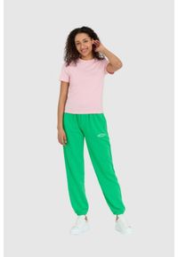 Juicy Couture - JUICY COUTURE Różowy t-shirt damski haylee recycled z haftowanym logo, Rozmiar S. Kolor: różowy. Wzór: haft #3