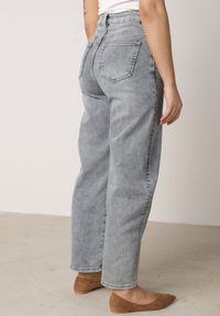 Born2be - Jasnoniebieskie Bawełniane Jeansy o Kroju Barrel Leg z Wysokim Stanem Vimariele. Okazja: na co dzień. Stan: podwyższony. Kolor: niebieski. Styl: casual, klasyczny, boho #6