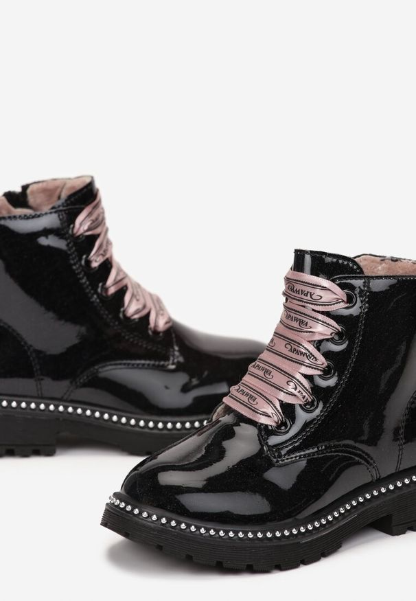 Born2be - Czarno-Różowe Botki Lakierowane w Stylu Traperek Hitmoa. Okazja: na co dzień, na uczelnię. Kolor: czarny. Materiał: lakier. Styl: casual, elegancki