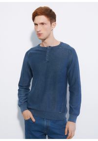 Ochnik - Niebieski sweter męski z guzikami. Okazja: na co dzień. Kolor: niebieski. Materiał: bawełna. Długość: długie. Styl: casual
