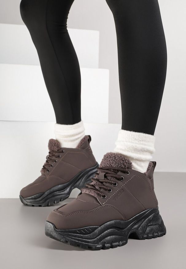 Renee - Brązowe Trapery Sneakersy Vices na Platformie z Tłoczeniem Nirrise. Okazja: na co dzień. Kolor: brązowy. Materiał: dresówka. Obcas: na platformie. Styl: casual