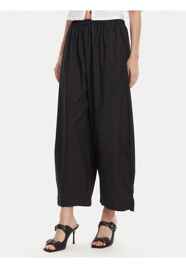 Pinko - PINKO Spodnie materiałowe 105210 A2LD Czarny Relaxed Fit. Kolor: czarny. Materiał: bawełna