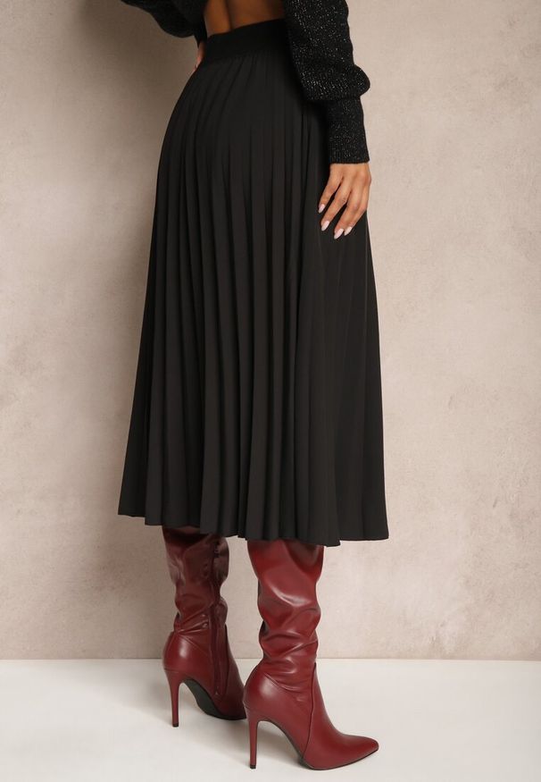 Renee - Czarna Casualowa Spódnica Plisowana z Gumką w Pasie Velentina. Okazja: na co dzień. Kolor: czarny. Materiał: koronka. Styl: casual