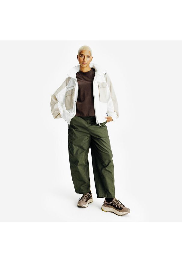 Decathlon - Kurtka Crop damska. Kolor: biały, wielokolorowy, beżowy. Materiał: poliester, poliamid, materiał