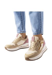 Inna Beżowo-różowe sportowe sneakersy Delid. Nosek buta: okrągły. Kolor: różowy. Materiał: guma #1