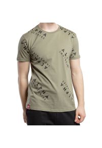 Alpha Industries Aop T-shirt > 11650111. Materiał: bawełna. Długość rękawa: krótki rękaw. Długość: krótkie. Wzór: aplikacja