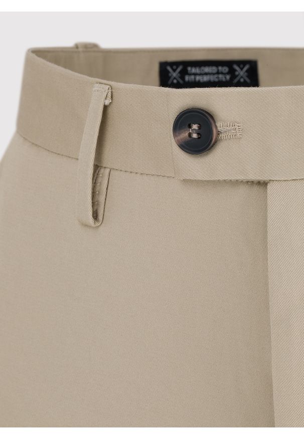 Pako Lorente - PAKO LORENTE – Beżowe spodnie męskie o kroju carrot. Kolor: beżowy. Materiał: bawełna, elastan. Wzór: gładki