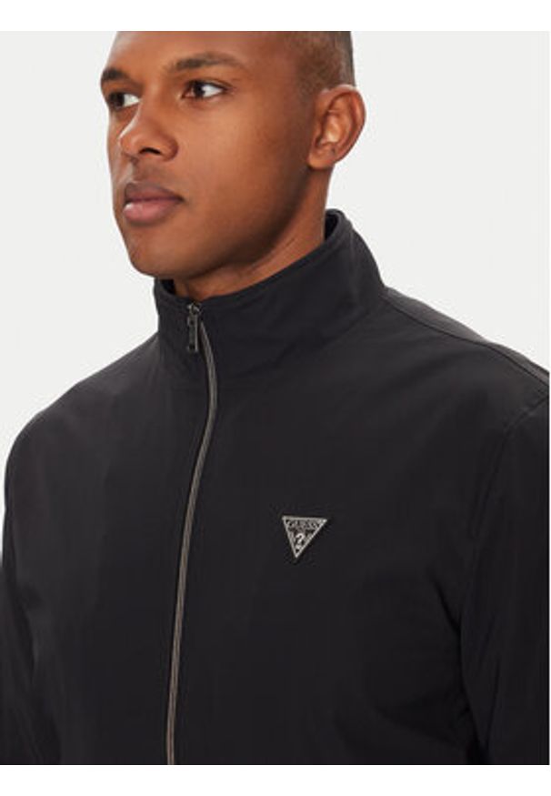 Guess Kurtka przejściowa M4YL13 WEZ70 Czarny Regular Fit. Kolor: czarny. Materiał: syntetyk