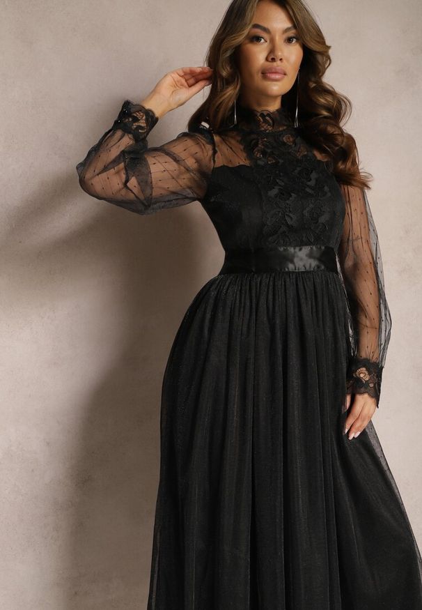 Renee - Czarna Siateczkowa Sukienka Maxi o Rozkloszowanym Kroju z Ozdobną Koronką Narile. Kolor: czarny. Materiał: koronka. Wzór: koronka. Styl: elegancki. Długość: maxi