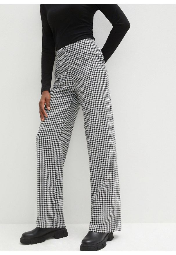 bonprix - Spodnie ze stretchem w pepitkę, wide leg. Kolor: czarny