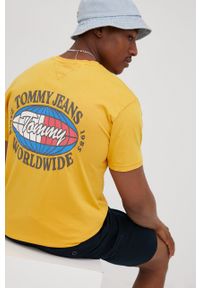 Tommy Jeans t-shirt bawełniany kolor żółty z nadrukiem. Kolor: żółty. Materiał: bawełna. Wzór: nadruk