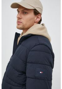 TOMMY HILFIGER - Tommy Hilfiger kurtka męska kolor granatowy zimowa. Okazja: na co dzień. Kolor: niebieski. Materiał: syntetyk, poliester. Sezon: zima. Styl: casual #7