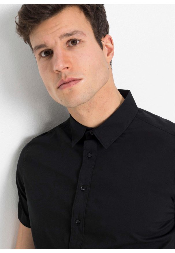 bonprix - Koszula z krótkim rękawem, ze stretchem, slim fit. Kolor: czarny. Materiał: materiał. Długość rękawa: krótki rękaw. Długość: krótkie