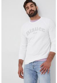 Blauer bluza bawełniana męska kolor biały z nadrukiem. Okazja: na co dzień. Kolor: biały. Materiał: bawełna. Długość rękawa: raglanowy rękaw. Wzór: nadruk. Styl: casual