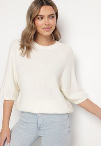 Born2be - Jasnobeżowy Sweter z Wełną i Krótszym Rękawem Dannalie. Okazja: na co dzień. Kolor: beżowy. Materiał: wełna. Długość rękawa: krótki rękaw. Długość: krótkie. Styl: casual, elegancki #6