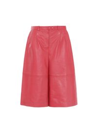 Ochnik - Różowe skórzane krótkie spodnie damskie. Stan: podwyższony. Kolor: różowy. Materiał: skóra. Długość: krótkie. Styl: elegancki