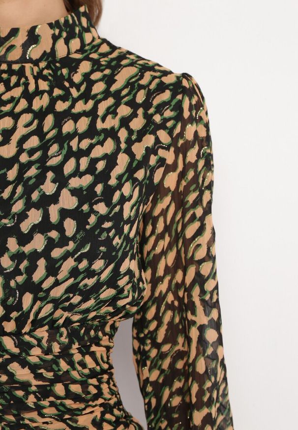 Born2be - Beżowo-Zielona Rozkloszowana Sukienka Mini w Modny Print Ozdobiona Brokatem Ifigentta. Kolor: beżowy. Wzór: nadruk, aplikacja. Długość: mini