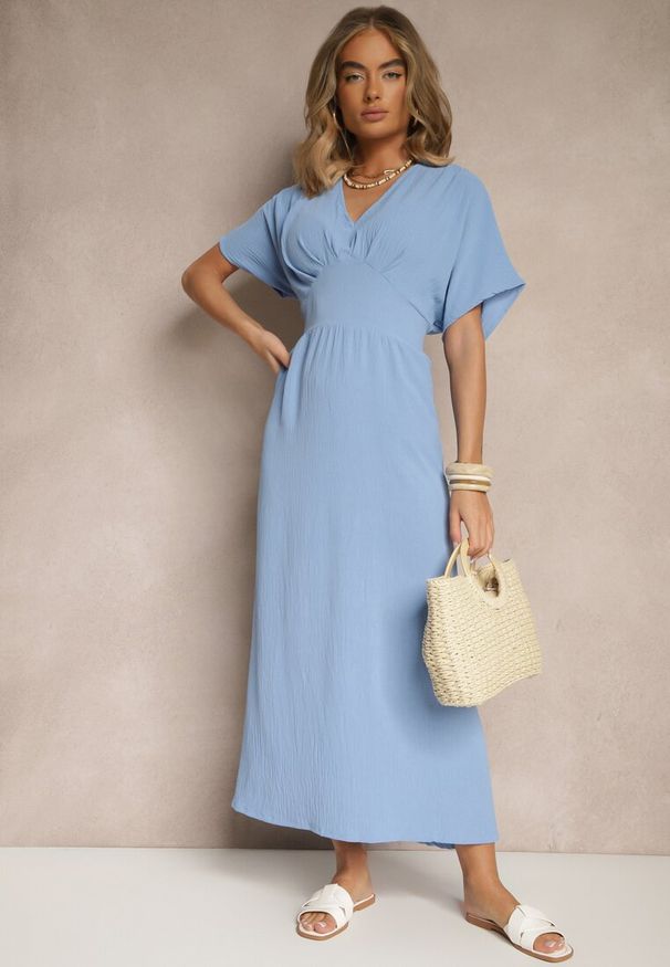 Renee - Niebieska Sukienka z Bawełną i Marszczoną Górą Filaviela. Okazja: na co dzień, na spacer. Typ kołnierza: dekolt w serek. Kolor: niebieski. Materiał: bawełna. Długość rękawa: krótki rękaw. Sezon: lato. Styl: casual