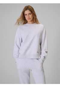 4f - 4F Bluza dresowa loose bez kaptura damska - szara M. Okazja: na co dzień. Typ kołnierza: bez kaptura. Kolor: szary. Materiał: dresówka. Długość rękawa: raglanowy rękaw. Styl: casual #1