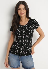 Born2be - Czarny T-shirt z Bawełny w Kwiaty Savilisse. Okazja: na co dzień. Kolor: czarny. Materiał: bawełna. Wzór: kwiaty. Styl: klasyczny, casual #5