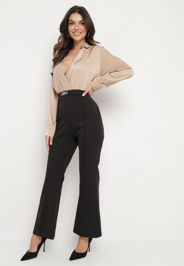 Born2be - Czarno-Beżowy Elegancki Kombinezon z Kopertową Górą i Szerokim Dołem Boleeti. Okazja: na co dzień. Kolor: czarny. Styl: elegancki